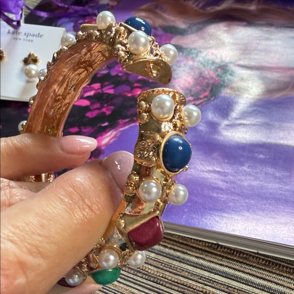 Gold Bracelet with Red and Green Gems - Picture 4 of 6